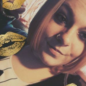 Meet your Posher, Adrianne